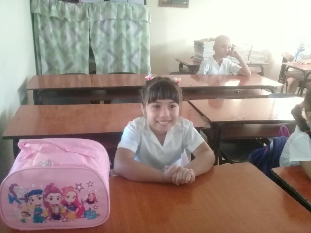 FlaACN0601's tweet photo. 🇨🇺📚La sonrisa de Amara al regresar a las aulas de la Escuela Primaria Desembarco del Granma, supuso hoy, muestra del importante papel que la institución educativa posee en la formación de las nuevas generaciones de cubanos.📚🇨🇺

#ACNReporta
#ConFidelEnLasAulas https://t.co/k8CZbCQafX