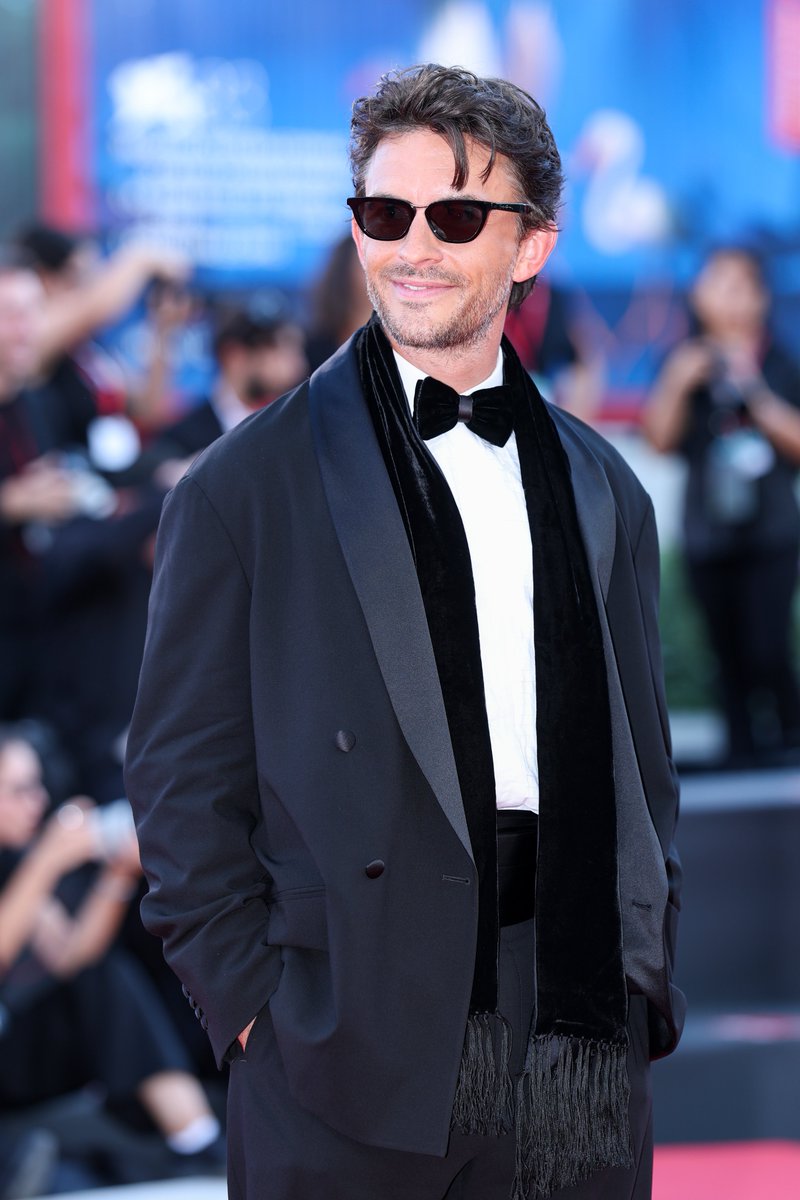 Variety's tweet photo. Jonathan Bailey arrives to the #VeniceFilmFestival opening ceremony. https://t.co/PFQjSZJnuv