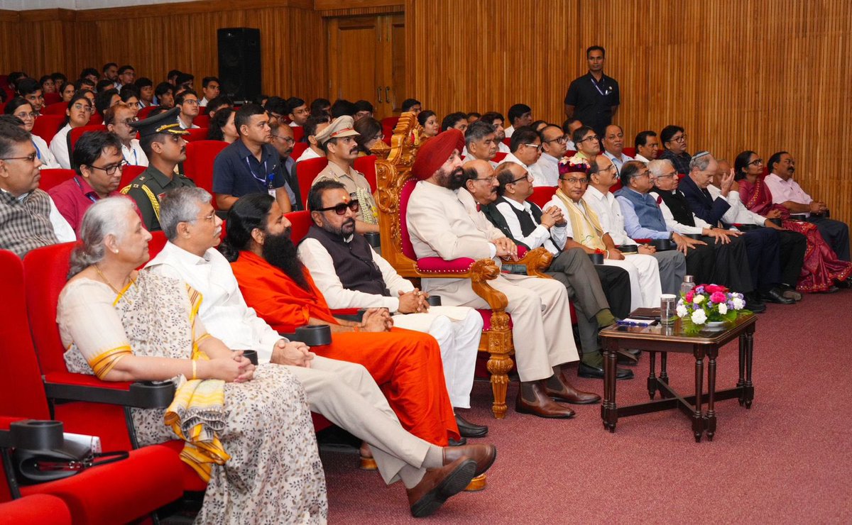 moayush's tweet photo. Shri Prataprao Jadhav, Hon’ble MoS (IC) for Ayush & MoS for Health & Family Welfare, interacted today virtually with students from various medical and nursing colleges across Uttarakhand during the high-level symposium on ‘Integrative Medicine’, held at Lok Bhawan, Dehradun.

The event was graced by the esteemed presence of Hon’ble Governor of Uttarakhand Lt. Gen. Gurmit Singh (Retd.), Cabinet Minister Shri Subodh Uniyal, Yoga Guru Swami Ramdev, Prof. (Dr.) Bhanu Duggal, Dr. M. Srinivas, Secretary, Ministry of Ayush, Vaidya Rajesh Kotecha and Prof. Dr. Charles Elder, USA.

The symposium highlighted the importance of knowledge exchange and collaboration across healthcare systems to advance a more accessible, comprehensive and people-centric healthcare ecosystem.

#MinistryOfAyush #IntegrativeMedicine #IntegrativeHealth #AyushForAll #HolisticHealthcare

@PMOIndia | @narendramodi | @mpprataprao | @secymoayush |@CCRAS_MoAyush|@AIIA_NDelhi | @NIAJaipur |@ItraJamnagar | @PIB_India | @PIBAYUSH | @DDNewslive | @sansad_tv | @AIRNewsHindi | @mygovindia | @MyGovHindi @vchnbumu