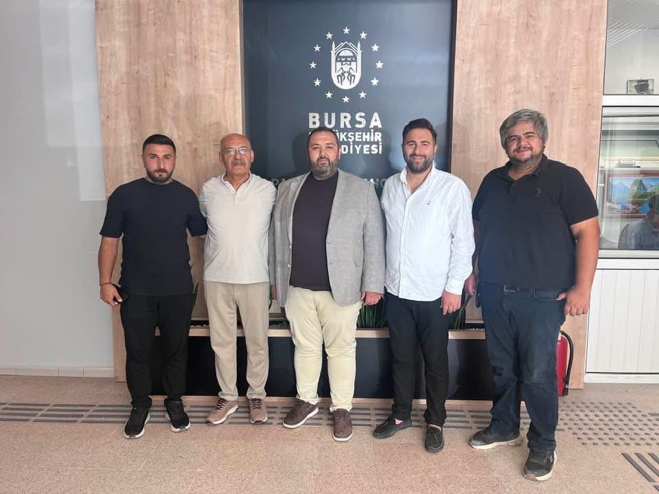 BursaDadaslar's tweet photo. Başkanımız Mikail KAYA,
Bursa Büyükşehir Belediyesi Parklar ve Bahçeler Şube Müdürlüğü görevine getirilen Rıdvan GÖDEL’e hayırlı olsun ziyaretinde bulundu. 

Misafirperverliği ve nazik ev sahipliği için Sayın GÖDEL’e teşekkür ediyor, görevinde başarılar diliyoruz. https://t.co/CPMKRMdOuZ