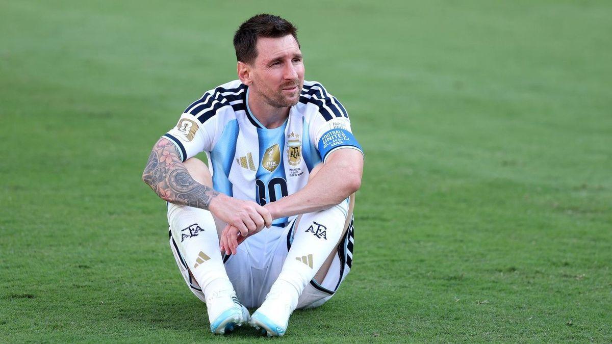 sportbible's tweet photo. Argentina decide the player who will inherit Lionel Messi's No.10 with clear condition set https://t.co/Cbb73pImvB https://t.co/bmJauNNvB1