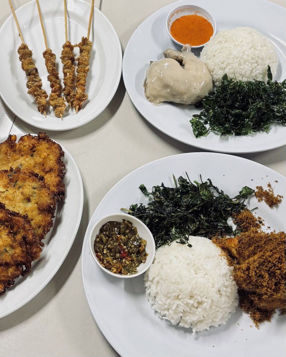 duckydonut's tweet photo. #KulineRun part 3

lari sore lagi terus pulangnya mampir ke ayam buah bibir yang baru di surabaya turns out enak ayam pop-nya🐓👍

lanjut caffeine hopping di kopi tuku gubeng dan ternyata ruame pol sampe keluar kedai antriannya, asli habis lari terus ngopi tuh happy-nya ada banget!