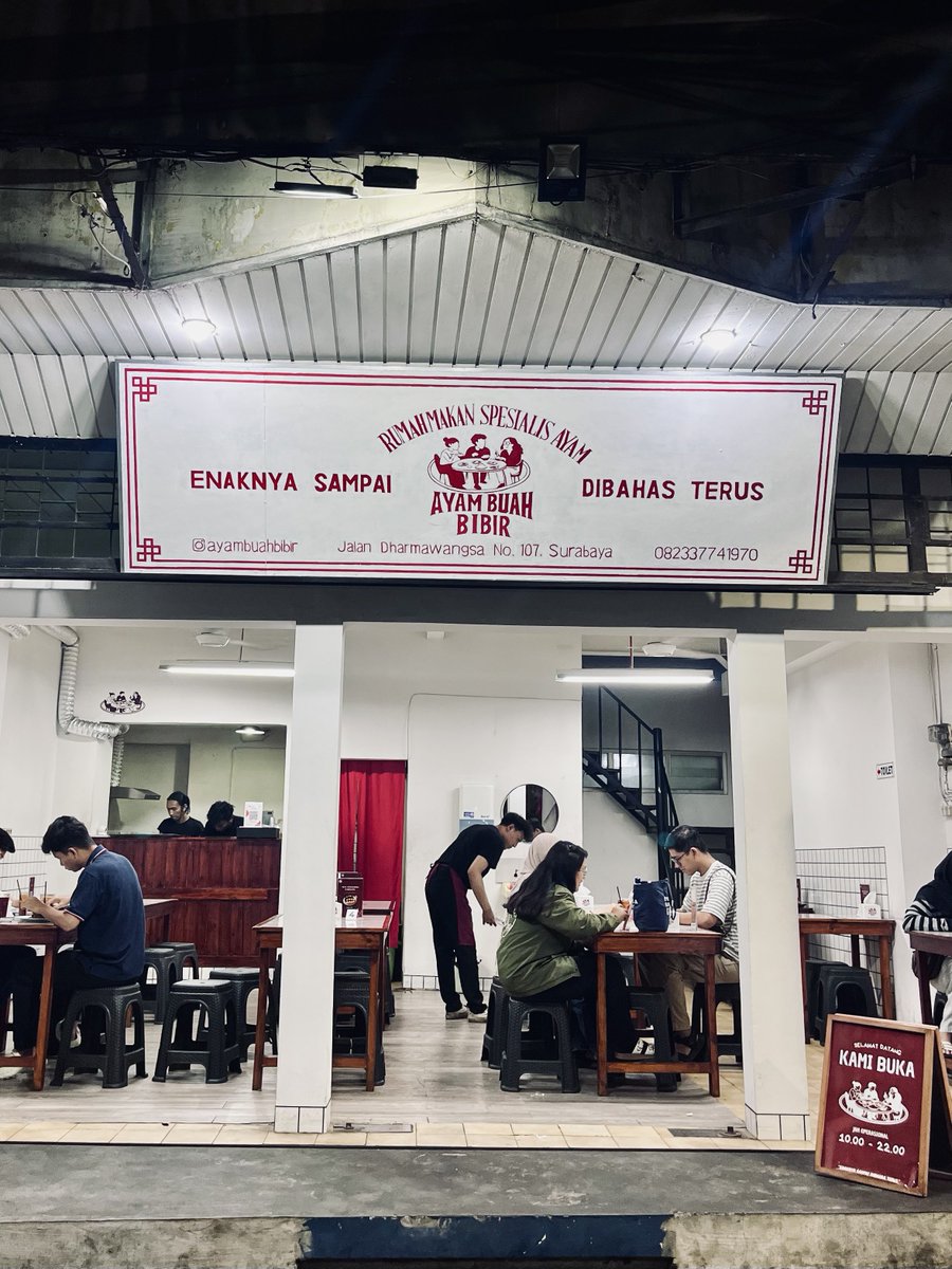 duckydonut's tweet photo. #KulineRun part 3

lari sore lagi terus pulangnya mampir ke ayam buah bibir yang baru di surabaya turns out enak ayam pop-nya🐓👍

lanjut caffeine hopping di kopi tuku gubeng dan ternyata ruame pol sampe keluar kedai antriannya, asli habis lari terus ngopi tuh happy-nya ada banget!