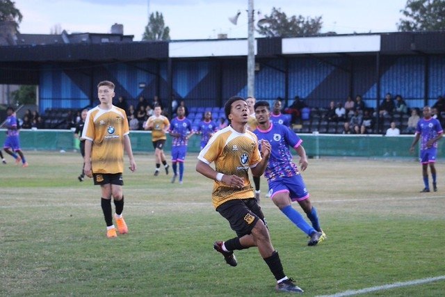 LocalBusDriver's tweet photo. @walthamstowfc U18's edge past the @cheshuntfcscore U18's 1-0 in the FA Youth Cup preliminary round. An 88th minute winner was enough to see them through to the next round in an excellent advert for both sides youth teams.  A few photos now on Flickr... https://t.co/Ey8IkERb7G https://t.co/BaZnDgEdMa