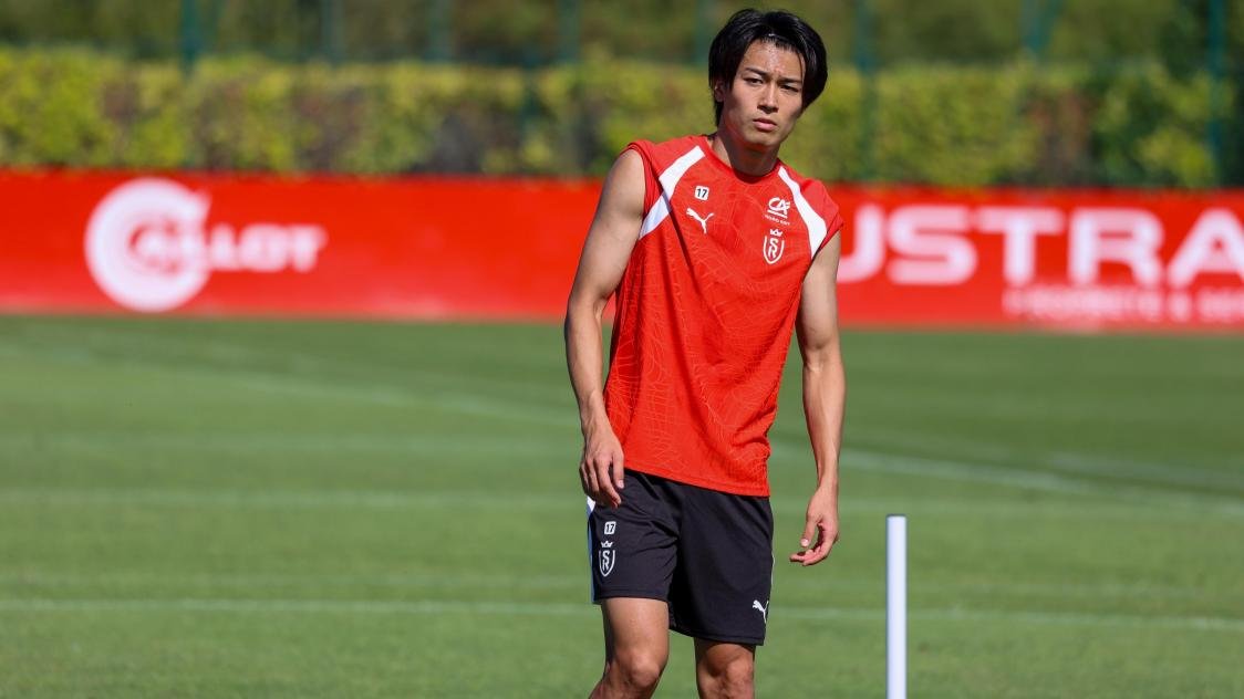 LeRaleurFR's tweet photo. Keito Nakamura devient le premier Japonais de l'histoire de l'OL.
#TeamOL #MercatoOL https://t.co/LRbJPsR0Qq