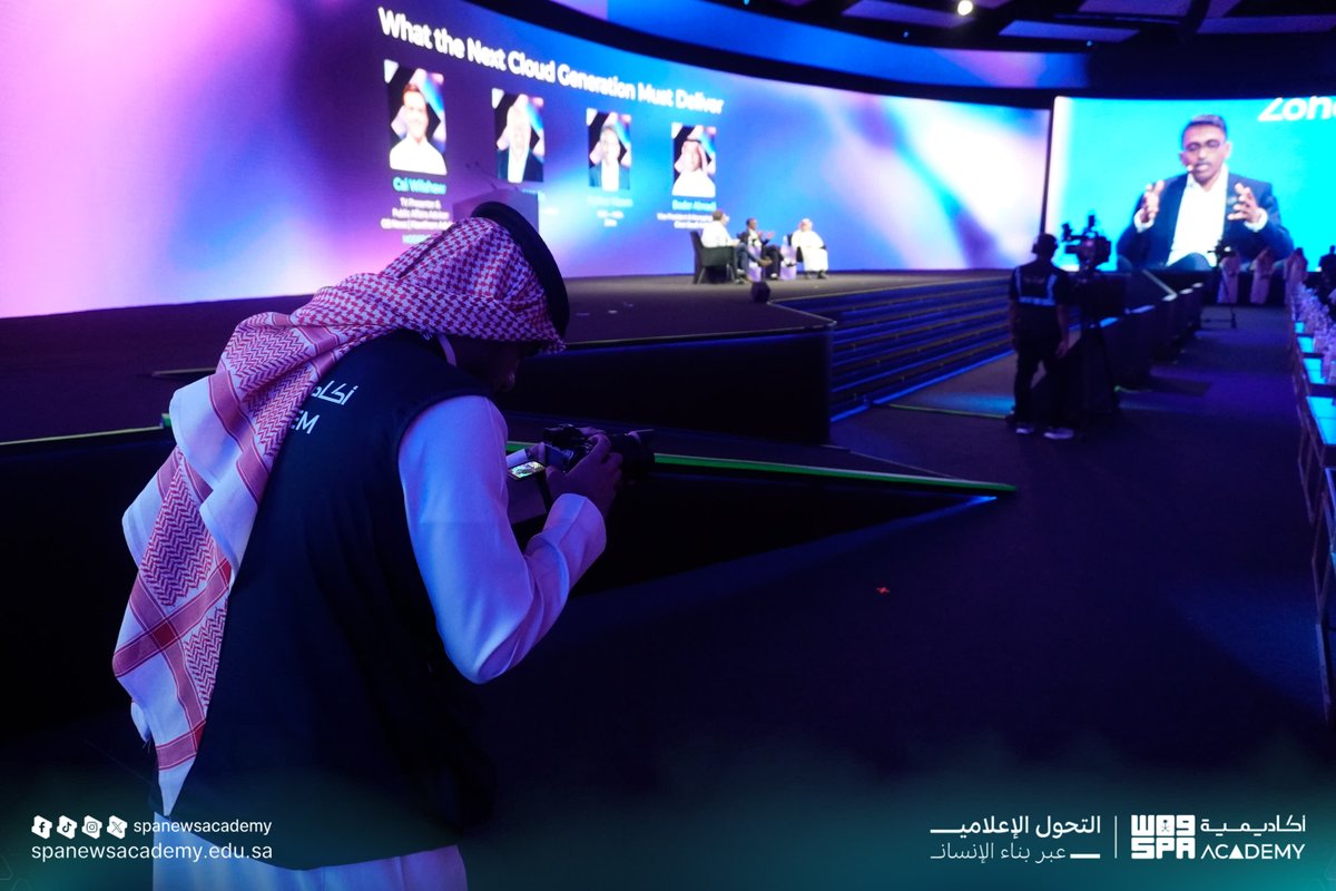spanewsacademy's tweet photo. اليوم الثالث لمتدربي أكاديمية واس في ليب 2026.. حضورٌ فاعل ضمن فريق العمل الإعلامي، وممارسةٌ ميدانية لمهارات التغطية وصناعة المحتوى في واحد من أبرز المحافل التقنية العالمية.

بعدسة: مريم الحربي ومحمد باعقيل من دبلوم الصحافة الرقمية والتغطيات الشاملة. https://t.co/lVEWGAPrAB