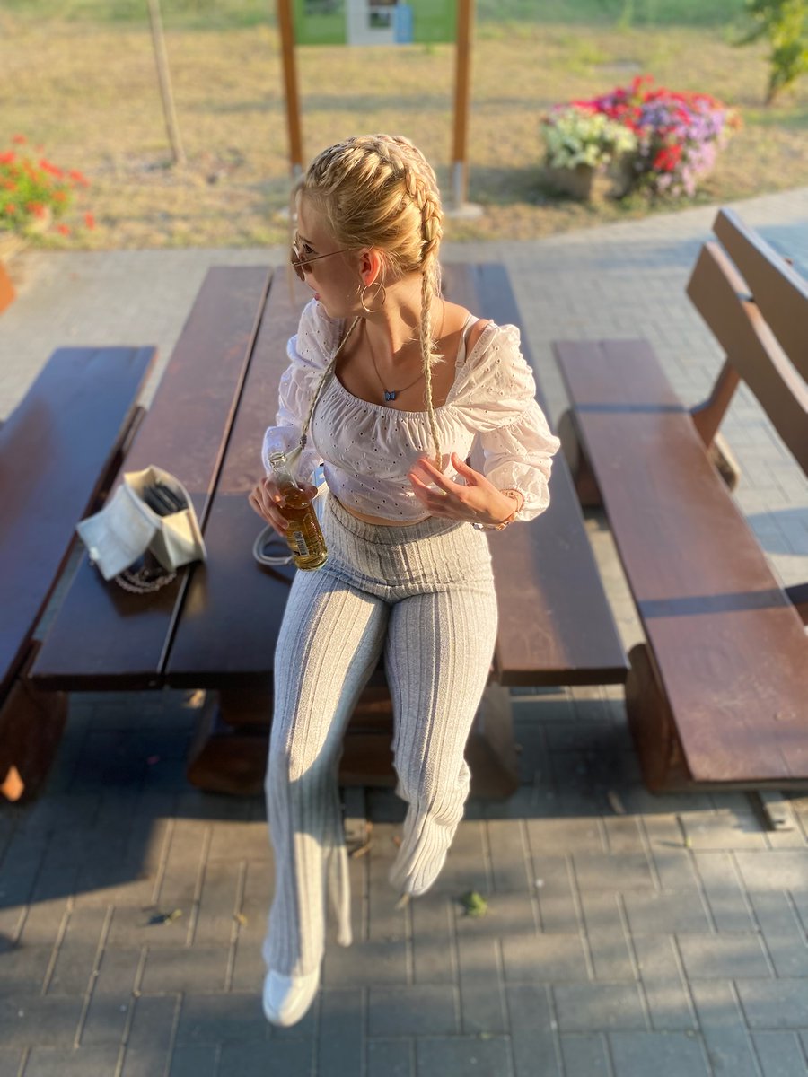 juicyelliem's tweet photo. I’m single as fuck 🥺 https://t.co/Z1TwGX6SYF