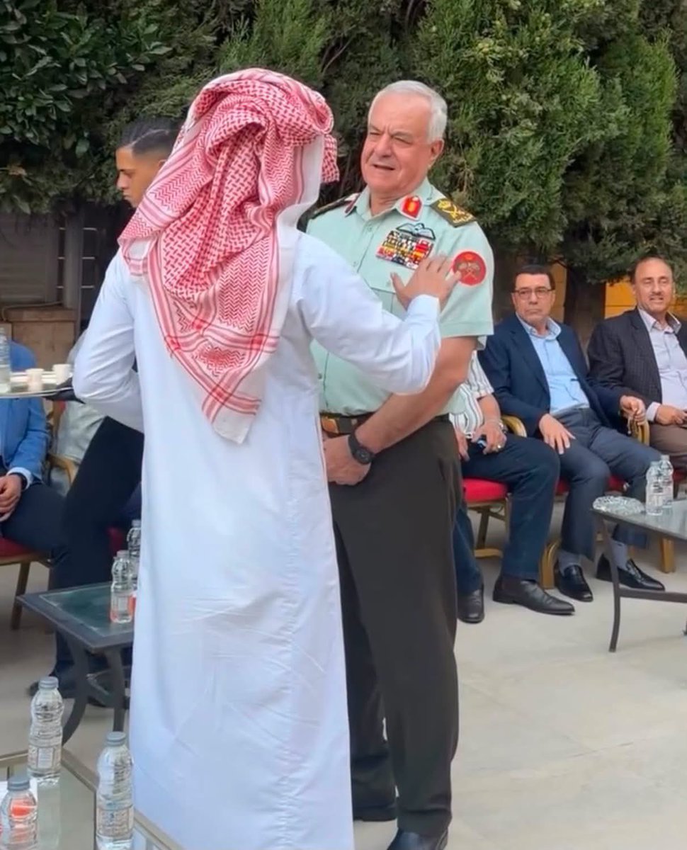 mutasem_momani_'s tweet photo. الحنيطي برتبة الفريق
لحظات أخيرة في البذلة العسكرية ، ومسيرة وطنية ستبقى شاهدة على سنوات من العطاء والإنتماء . 

الجيش مصنع الرجال 💪🏻 https://t.co/oxf7o7yZiM