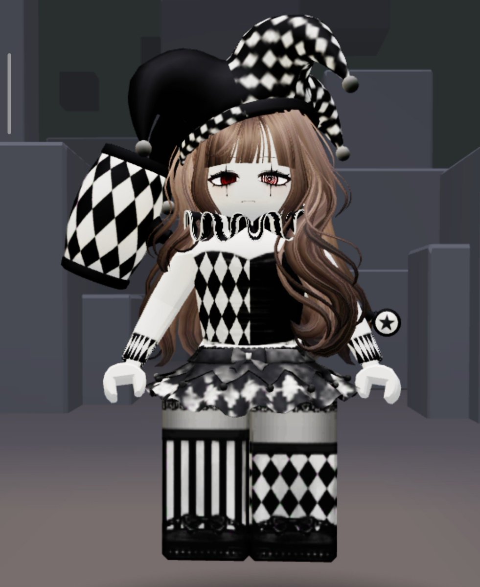 rinthurmnkh's tweet photo. Bingung buat halloween besok mending gothic apa jester?? https://t.co/9qd3eavyX4
