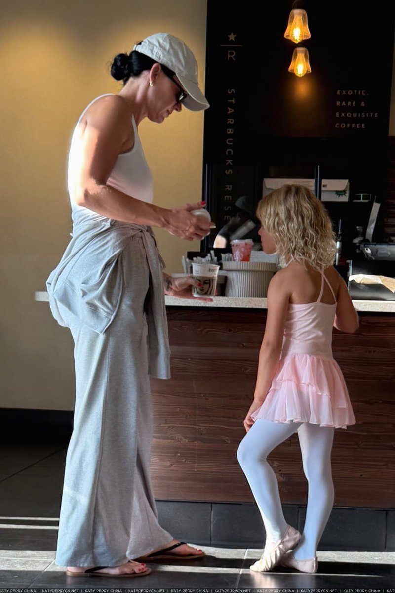 katyishudson's tweet photo. não cai a fixa que ela é mãe de uma menininha loira de 6 aninhos que faz balé e adora cantar https://t.co/JHFdsL6gjW