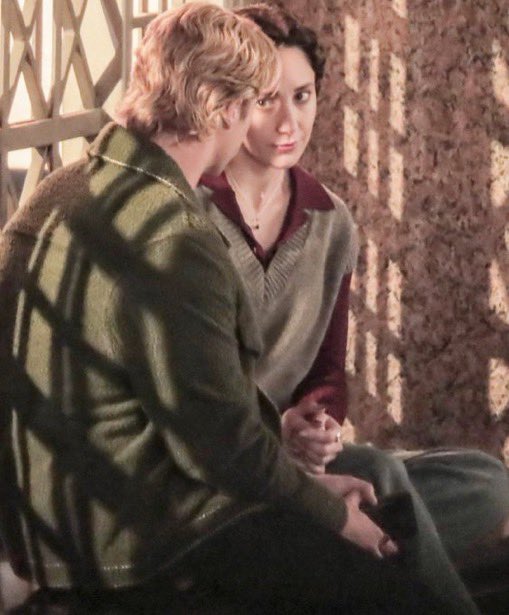 zarapliers's tweet photo. IF THIS SCENE IS WHERE  DEAN APOLOGIZES FOR MISSING BEAU’S MEMORIAL AND MAKES A PROMISE TO JOANNA TO ALWAYS KEEP IN TOUCH WITH HER I’M GOING TO END IT ALL 😭😭😭😭 https://t.co/kkiT0leQNR