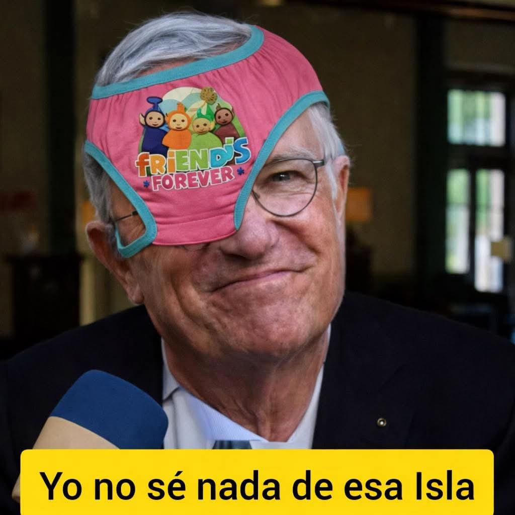 FernandaRea28's tweet photo. @AztecaNoticias @LillyTellez @JorgeRoHe @AccionNacional #laperritadetrump a partir de ser una perrita, es un cerdo #tiopefofilo https://t.co/iCB5ZQJwUY