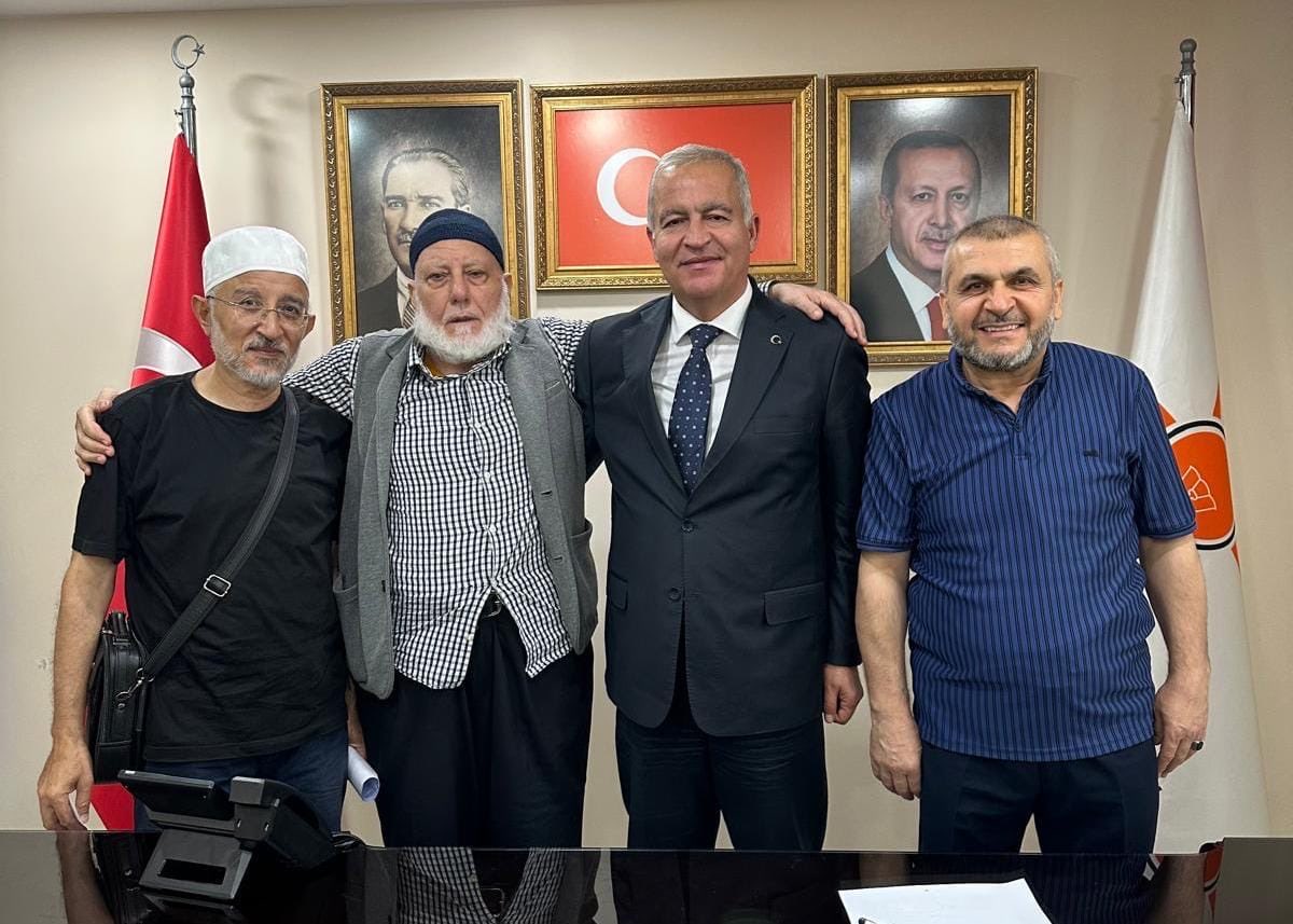 ismailerguness's tweet photo. İlçemiz sakinlerinden
🔹Sn. Aziz Temlik, 
🔹Sn. Ömer Soydam,
🔹Sn. Ömer İnan,
🔹Sn. Mehmet Ali Özer’i İlçe Başkanlığımızda ağırladık.

Nazik ziyaretleri dolayısıyla kendilerine teşekkür ediyorum. https://t.co/EJcwGBEZYu