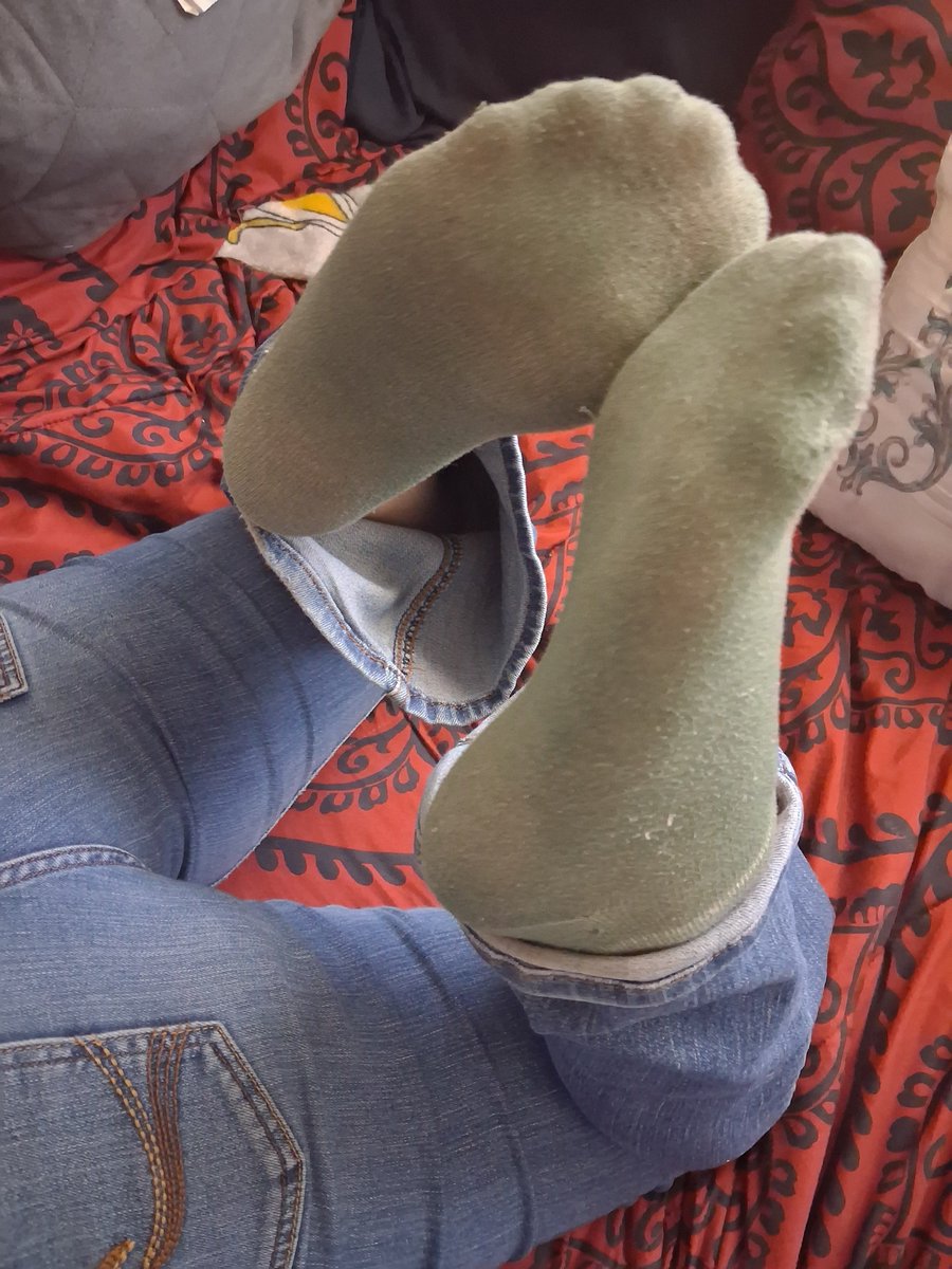 GoddessRose926's tweet photo. Playing some games while u look at my feet #feet #socks https://t.co/EakLWef6OX