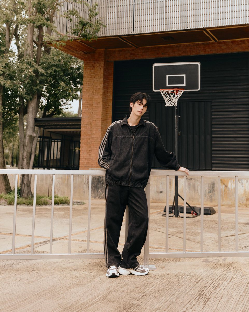 eleva_official's tweet photo. ไบร์ท วชิรวิชญ์ ถ่ายทอด adidas Originals FW26 Denim “Traces of Courage” ผ่านการผสมผสานความคลาสสิกเข้ากับทัศนคติร่วมสมัย สร้างลุคเดนิมที่ดู effortless แต่ยังคงความโดดเด่นในแบบของตัวเอง

#bbrightvc #adidasxBRIGHT
#adidasthailand #adidasoriginals 
#ÉLEVA https://t.co/Tw8IwTS6wY