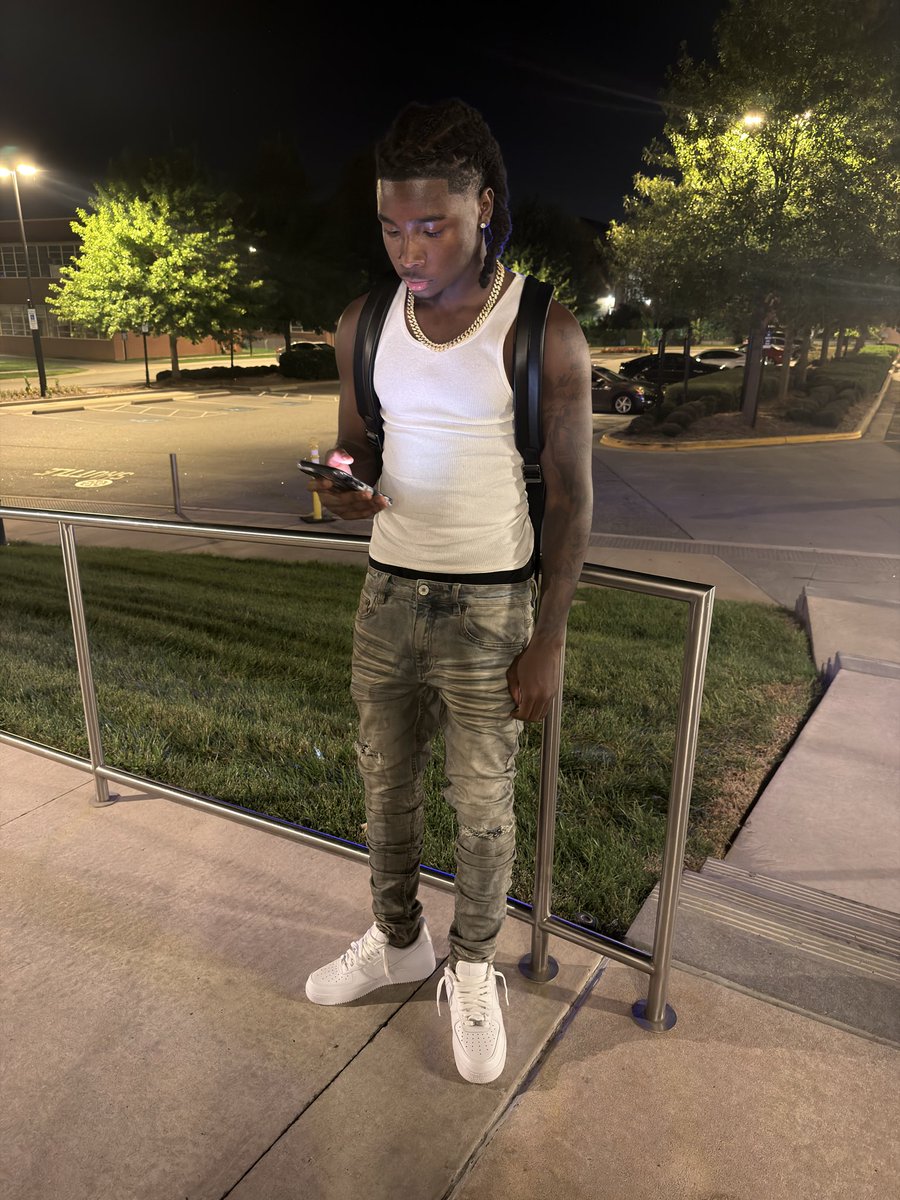 burnabx's tweet photo. I love yall bx https://t.co/NJQU6ETxLy