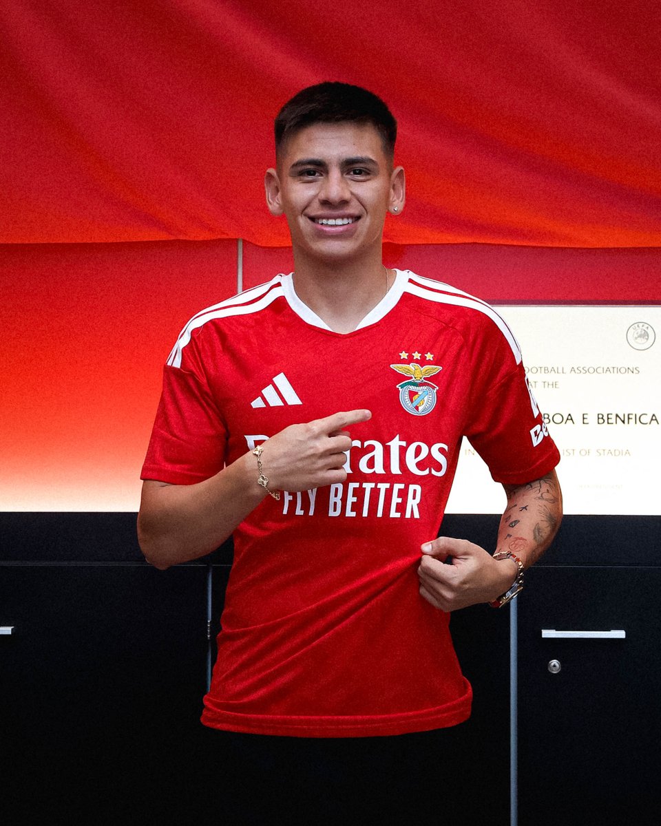 SLBenfica's tweet photo. Claudio Echeverri 3️⃣0️⃣ https://t.co/KdKFiiqaTE