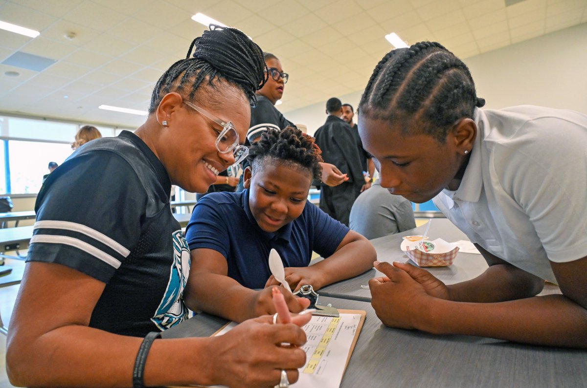 HCDEtx's tweet photo. ICYMI: An #Unrivaled year is underway in the halls of #HCDE's Special Schools! With a summer of preparation behind them, #TeamHCDE welcomed students to a full season of opportunities. 🏆 Read the story: https://t.co/ACCh6jPjIF https://t.co/fa72zHxLs9