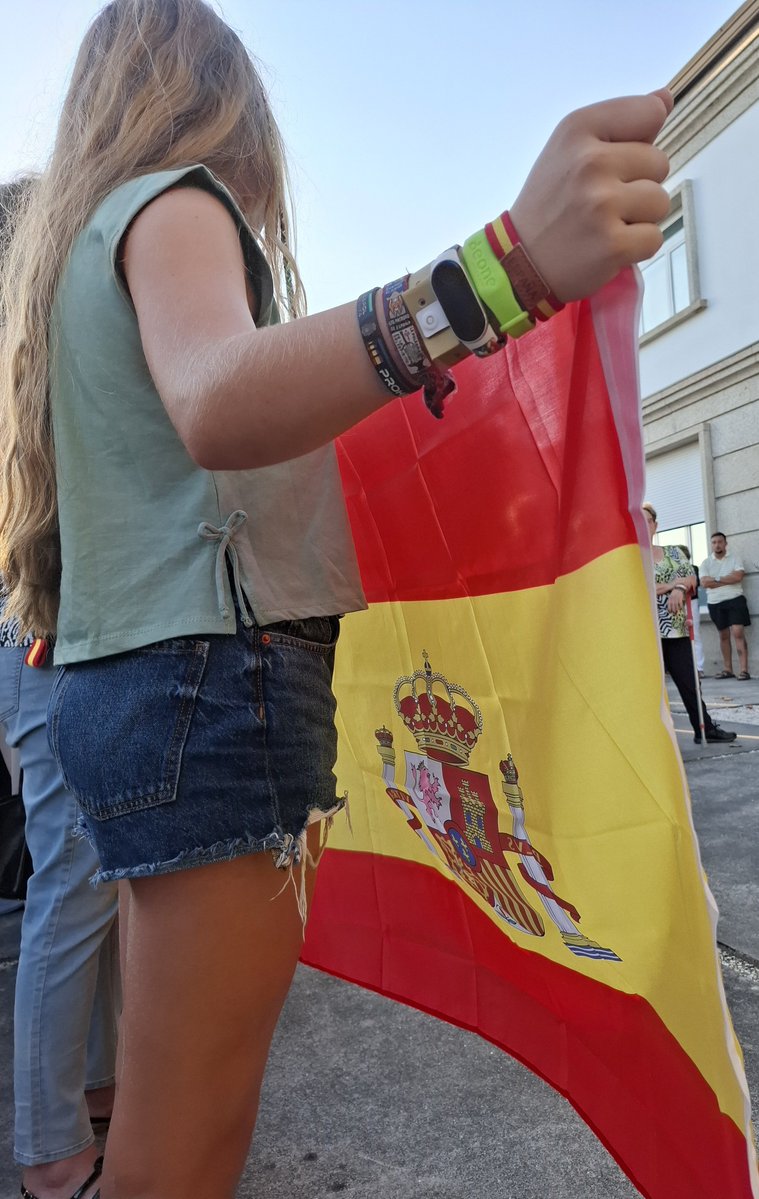 criaturina's tweet photo. 🇪🇸 🇪🇸 Los municipios rurales también estamos con Ceuta.

Desde Teo, Coruña, a 1.014 km de nuestros hermanos caballas, juntos por la soberanía de España. 

#CeutaEsEspaña
#TodosConCeuta
#TodosSomosCeuta
#CeutaNoEstáSola https://t.co/ivwywmAy27