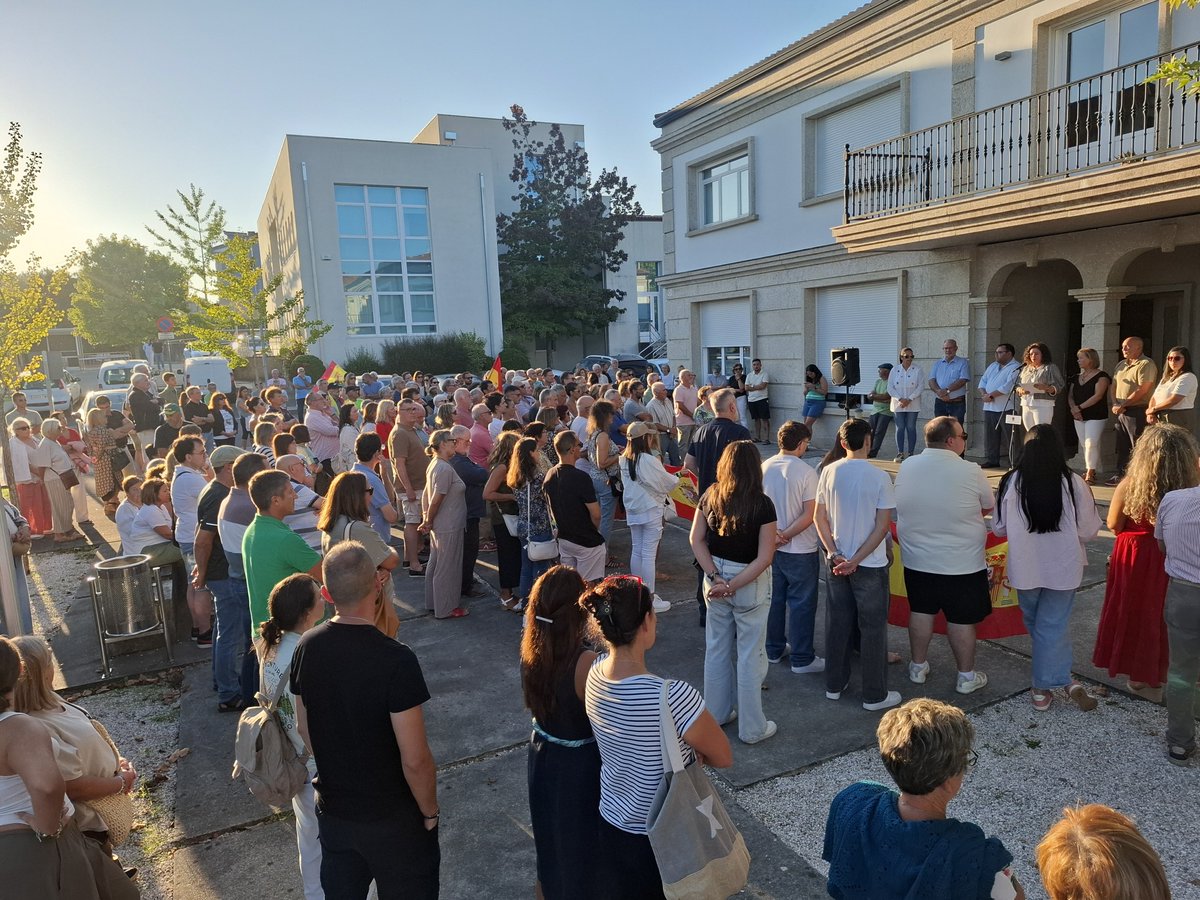 criaturina's tweet photo. 🇪🇸 🇪🇸 Los municipios rurales también estamos con Ceuta.

Desde Teo, Coruña, a 1.014 km de nuestros hermanos caballas, juntos por la soberanía de España. 

#CeutaEsEspaña
#TodosConCeuta
#TodosSomosCeuta
#CeutaNoEstáSola https://t.co/ivwywmAy27