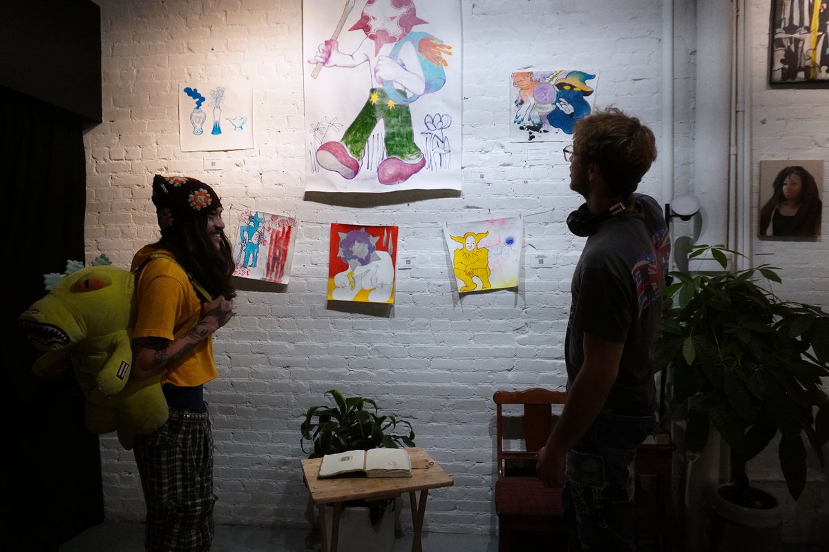 iamleeaux's tweet photo. 𝙲𝚅𝙻𝚃 is now on display at Time to Be Happy Gallery! @TimeToBeHappyGY thank u so much Benzi &amp; Rob @RDToTheMoon for considering me to be part of this project &amp; incredible week of art! 🙏, come say hi if ur in the city! @ART__NYC 🛰️🗽🎨(..nice meeting you @im_jonooo @rhtkpr 🤩) https://t.co/Gza1ZYP4sl