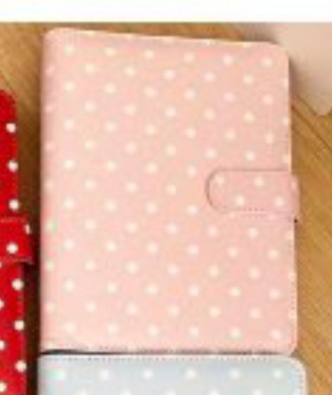 minaallyyq's tweet photo. Pembe puantiyeli binder devrediyorum a5 gom @LUV4HWNG 
Acil elimden çıkması gerek cepsiz
350/
@bujosatis 
#binder #bujosatistakas https://t.co/PTrYaMFYCm