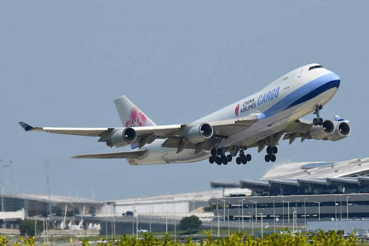 n194at's tweet photo. China Airlines Cargo 
Boeing 747-409F B-18718
IND/KIND Indianapolis Intl Airport
September 1, 2026
Photo credit John Giambone
#AvGeek #Aviation #Airline #AvGeeks #Boeing #B747 #QueenOfTheSkies #Giambone #IND #ChinaAirlines @INDairport #Indianapolis https://t.co/YFfgiRa1Fl