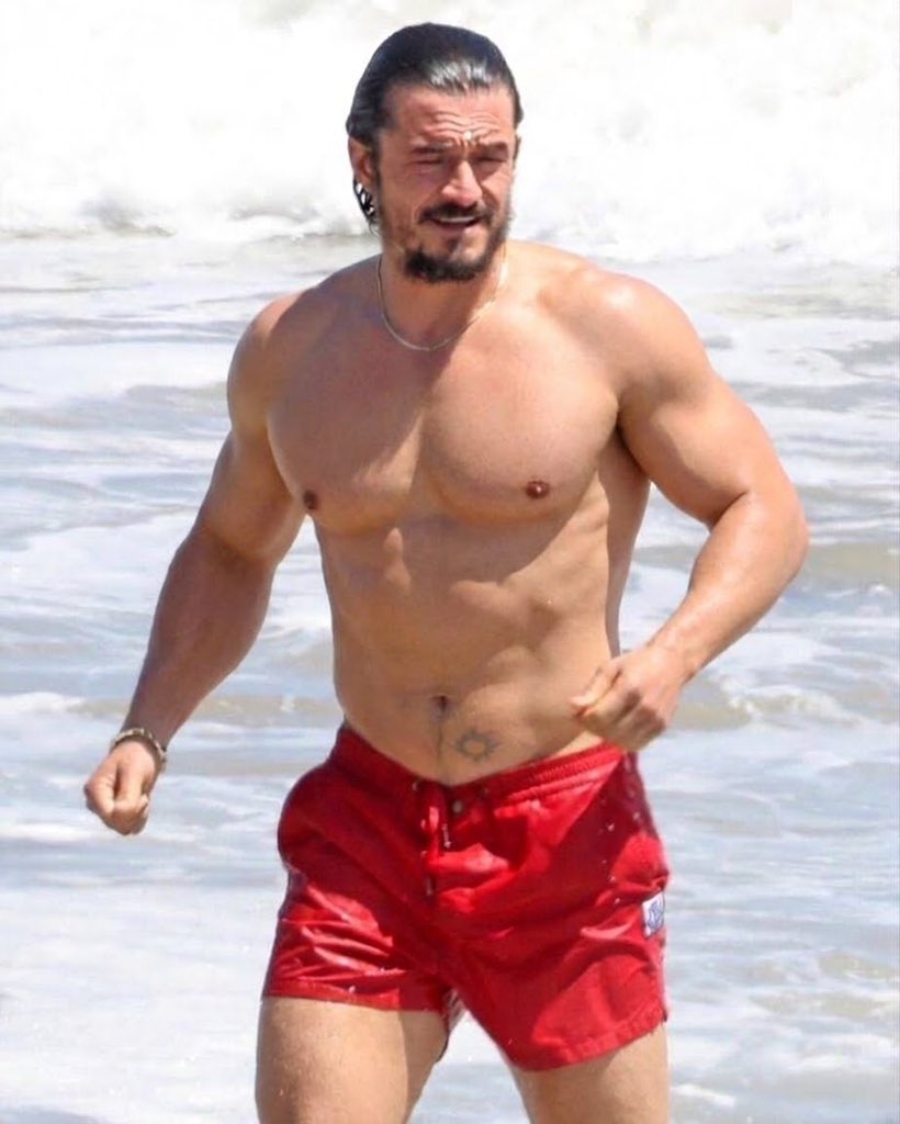 HealthTips62433's tweet photo. Orlando Bloom turning heads as he enjoys a sunny beach day in Santa Barbara, California https://t.co/7jaF7EDwE2
