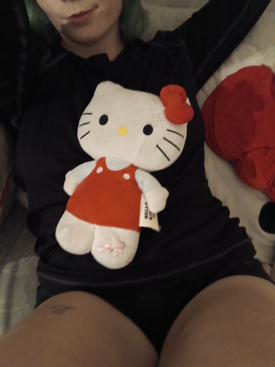 Florav445's tweet photo. Late night picss #nsfwtwtًً #hellokitty #hkgirlie #cutegirl #sexy https://t.co/EoNgsA99Y9