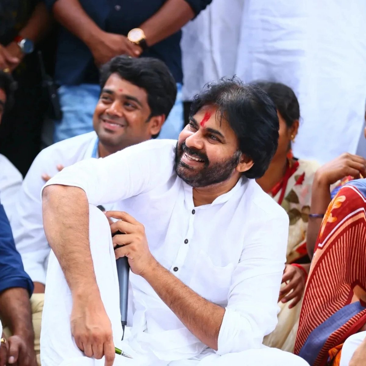 SadwikBalleda's tweet photo. హ��దయపూర్వక జన్మదిన శుభాకాంక్షలు@pawankalyan గారికి💐
ఆయనలోని నిజాయితీ, ప్రజాసేవ పట్ల ఉన్న అంకితభావం ఎప్పుడూ స్ఫూర్తినిస్తాయి. గ్రామీణ అభివృద్ధి, గిరిజనుల సంక్షేమం, పర్యావరణ పరిరక్షణతో పాటు ప్రజల సమస్యల పరిష్కారానికి ఆయన చేస్తున్న కృషి అభినందనీయం
#pawankalyan
#deputycmo
#Janasena https://t.co/tuZeWDy6nC