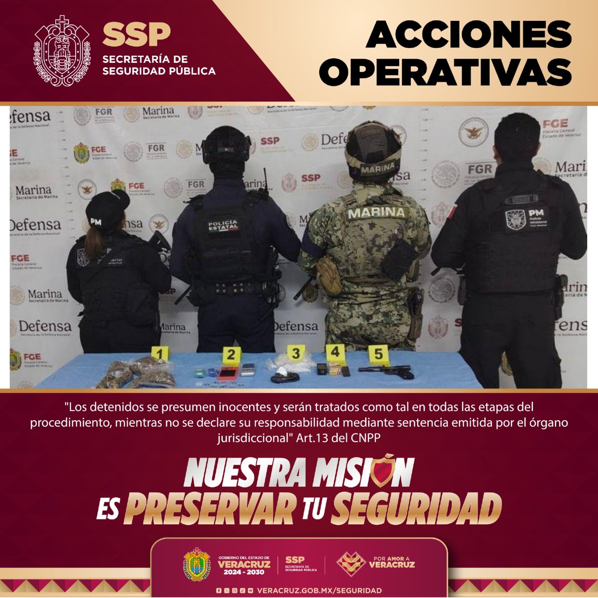 SP_Veracruz's tweet photo. #SSPVerInforma 🚨 En apoyo a la @FGE_Ver durante cateos en diversos municipios fueron detenidas 10 personas, en coordinación con @SEMAR_mx @Defensamx1 @GN_MEXICO_
También se aseguró presunta droga y armas. 👮🏽♀️👮🏼♂️ https://t.co/i4Exa6cNs7
