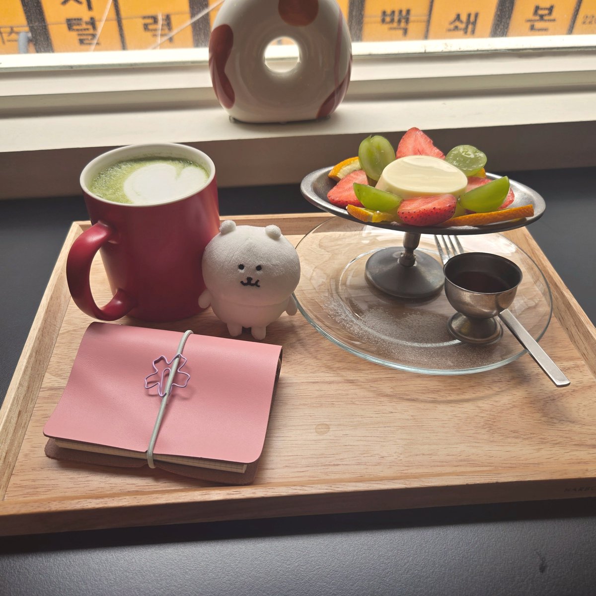 panacea_scp's tweet photo. 새로 장만한 다이어리랑 푸딩🍮 https://t.co/7jwaPXT1o6