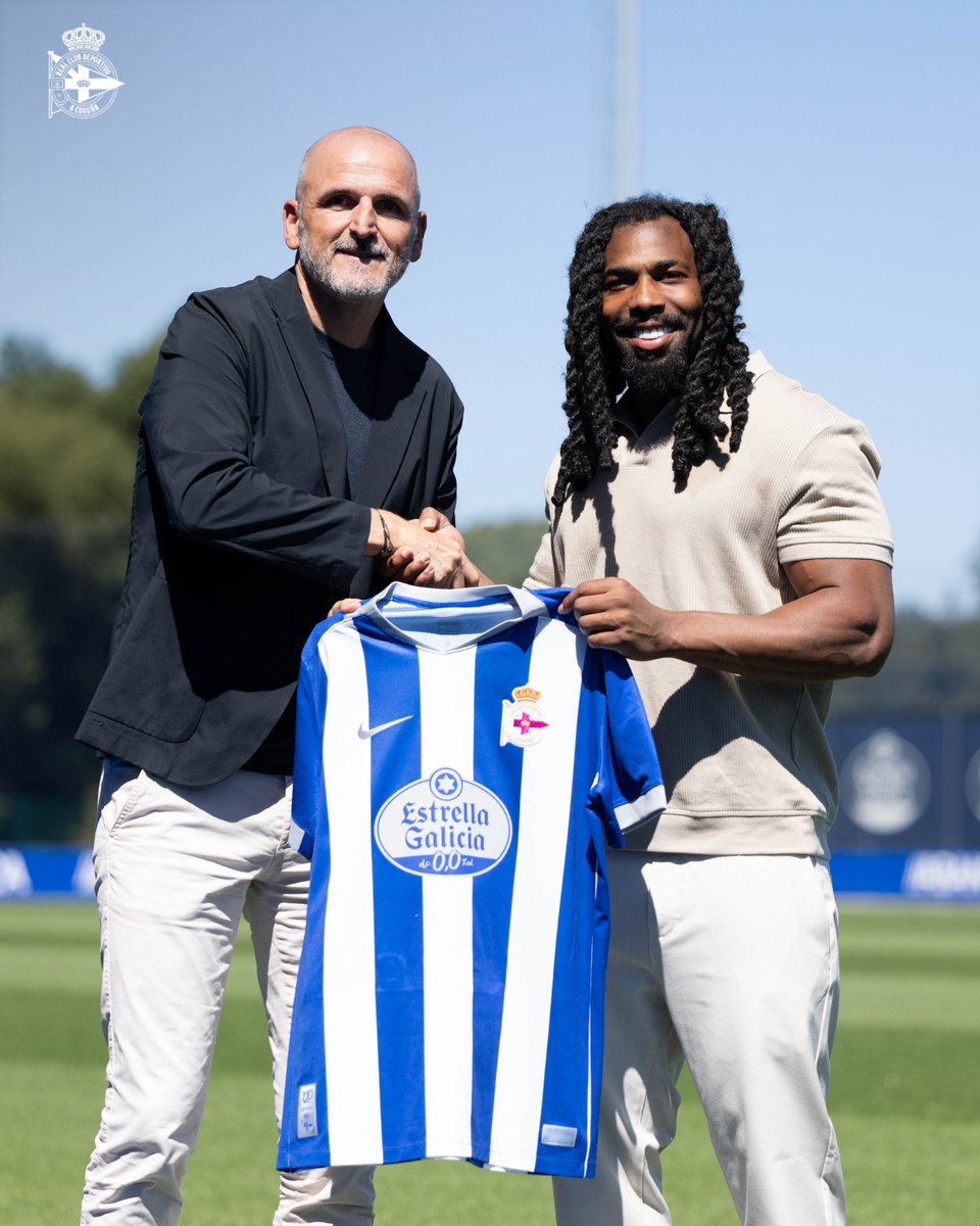 RCDeportivo's tweet photo. Adama Traoré, presentado 🤝 https://t.co/tJG0K9IT5z