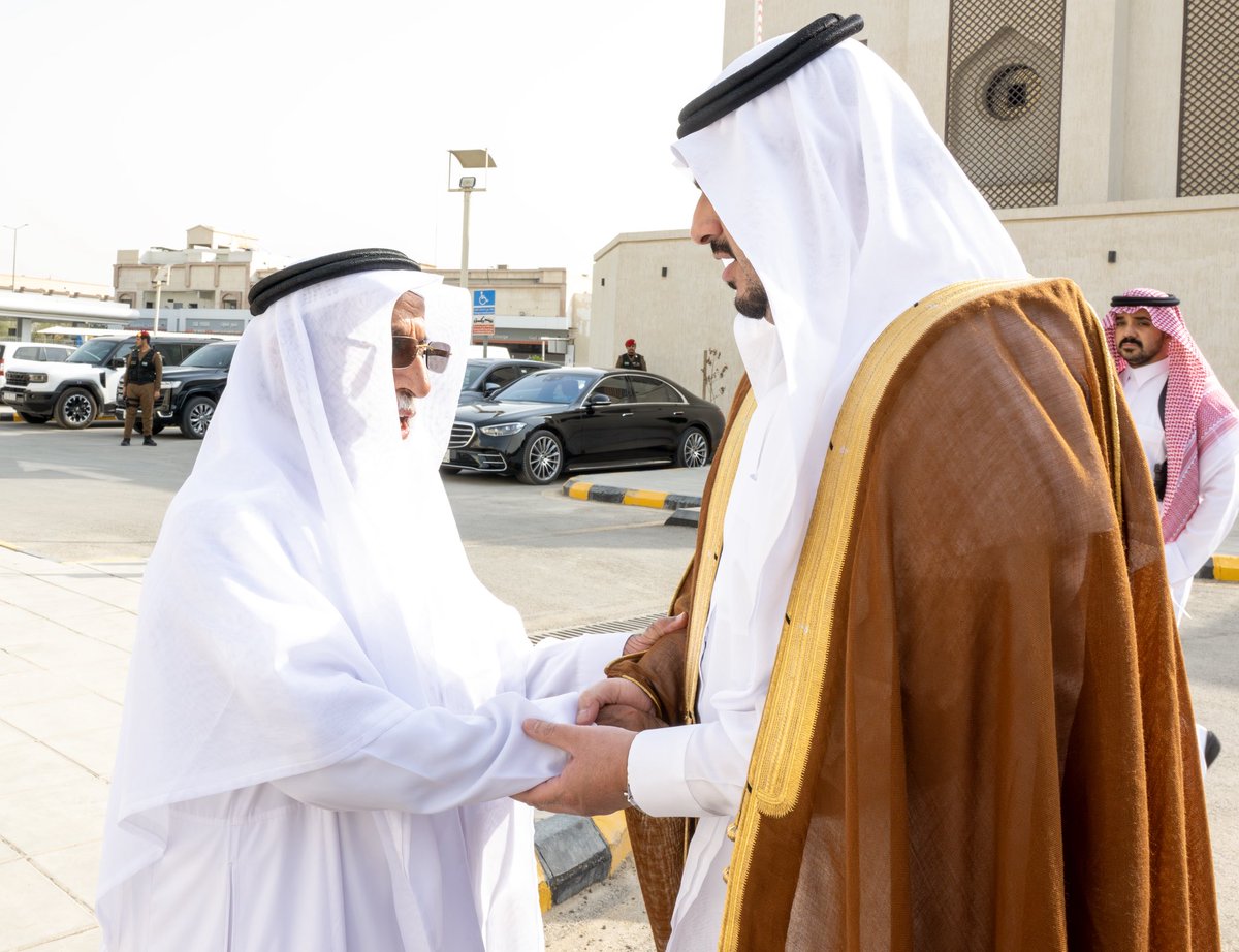 emara_alriyadh's tweet photo. سمو نائب أمير منطقة #الرياض يؤدي صلاة الميت على الشيخ سعد آل فريان -رحمه الله-.
https://t.co/vy2nRcmFt4

#إمارة_منطقة_الرياض https://t.co/o5gd8cHvQm