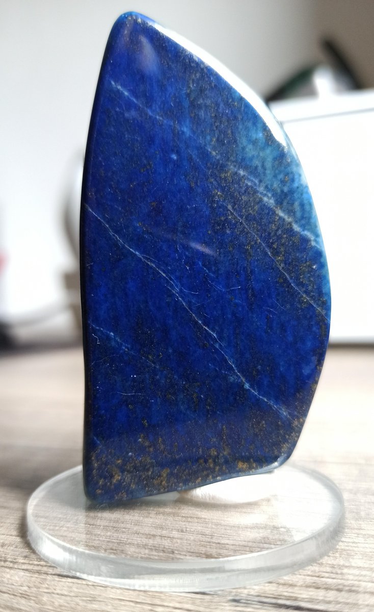 perfortuna_art's tweet photo. This is the specimen I used as a reference for Lapis. It is in my collection 🥰 https://t.co/v2g5M3jMUe