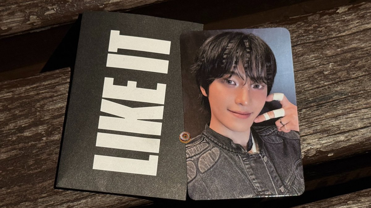mingyursonly's tweet photo. the broadcast pc for Dino's LIKE IT looks so so good 😭 and expensive as hell https://t.co/G5RpUeNRqP
