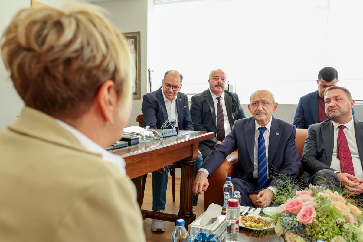 herkesicinCHP's tweet photo. Genel Başkanımız Kemal Kılıçdaroğlu, İzmir Ticaret Borsası’nı ziyaret etti. https://t.co/jgpjzspU3I