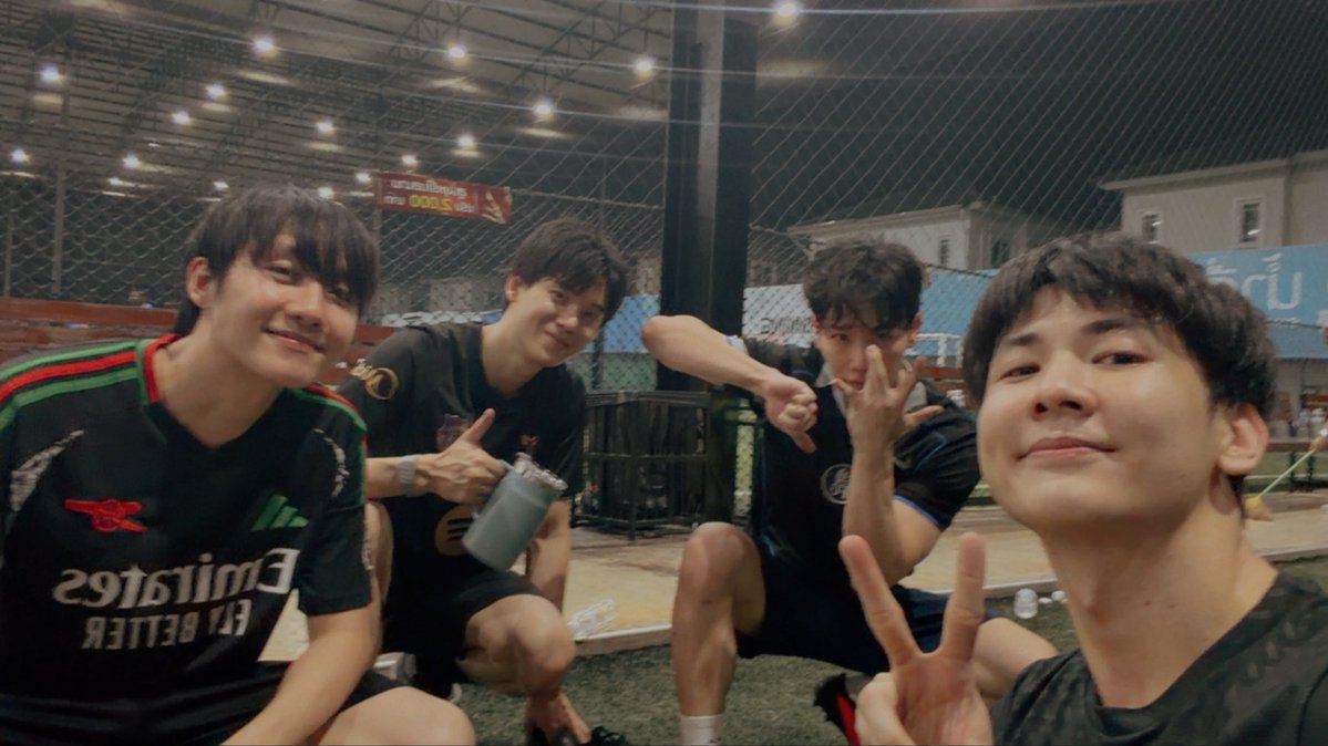 bonnadol's tweet photo. อายุ4คนรวมกันเป็น 100 https://t.co/TfHAwiA9XY