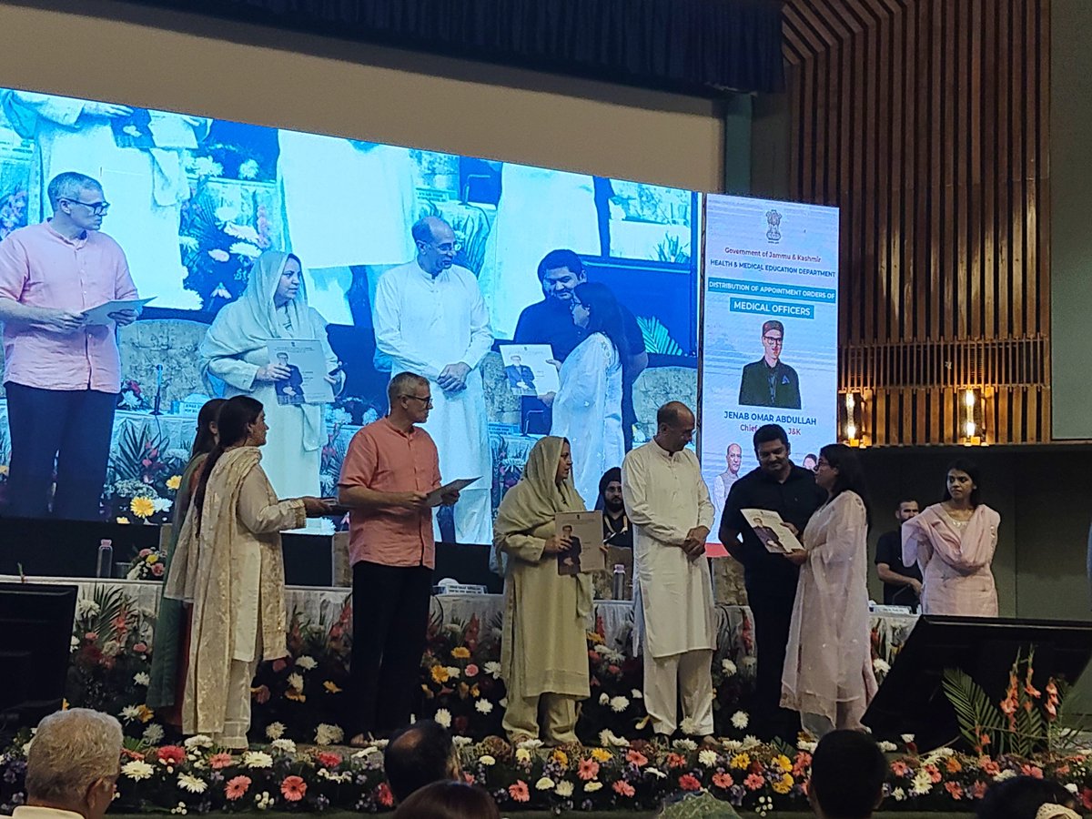 NHMJK5's tweet photo. 335 appointment letters handed over to newly selected Medical Officers today by the Hon’ble Chief Minister at SKICC Sgr.

A major boost to healthcare delivery in J&amp;K, especially underserved areas.

NHM J&amp;K congratulates all appointees. @MoHFW_INDIA https://t.co/qKsBYHWSMM