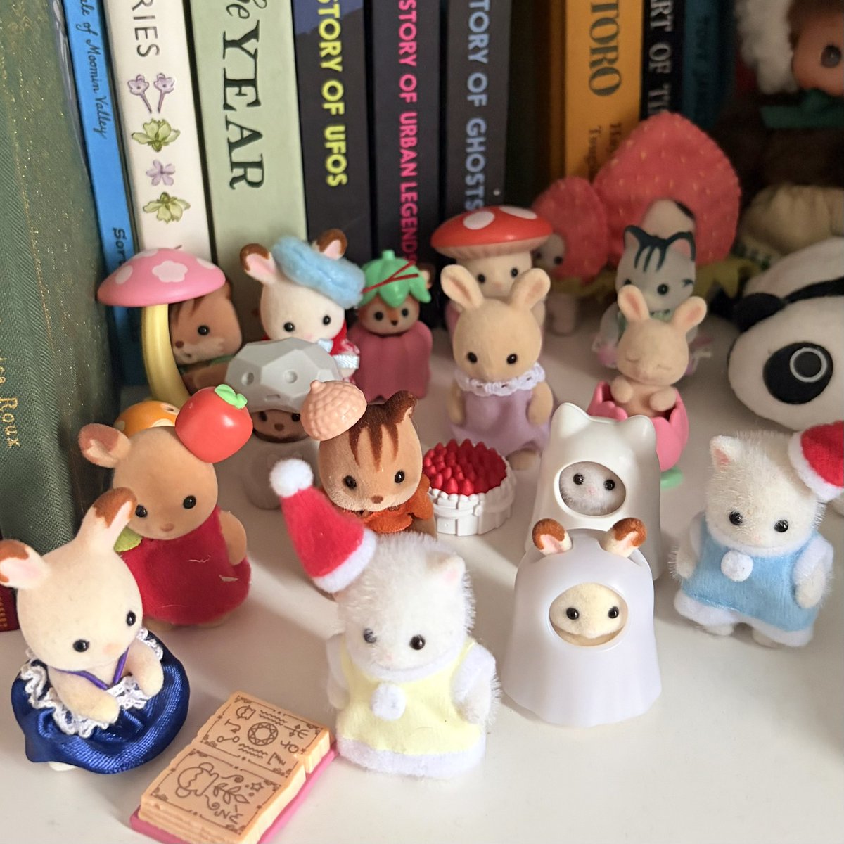 pixieeeshop's tweet photo. my little army https://t.co/Mdsf6NNP3W