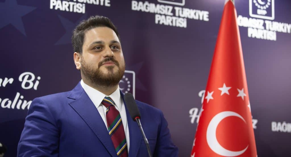 Samsunbtp55's tweet photo. Sığmadım bendime, ruhuma taştım.

Şu güzel toprağın haline şaştım.

Bitsin artık zulüm, güneşler açsın.

Hüseyin Başkan, sen umut oldun. https://t.co/bDk8mpUTmx