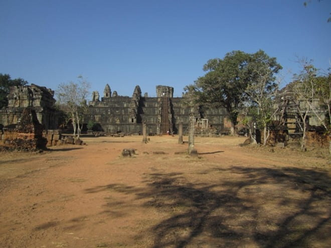 seapcornell's tweet photo. Are you interested in taking a Cornell class in Cambodia?

Cornell in Cambodia Winter Program will focus on Cambodian heritage past and present — how it's been created in the past and how that heritage and history is understood and engaged today.

https://t.co/yKb7TqCrcc https://t.co/jxC494IrDP