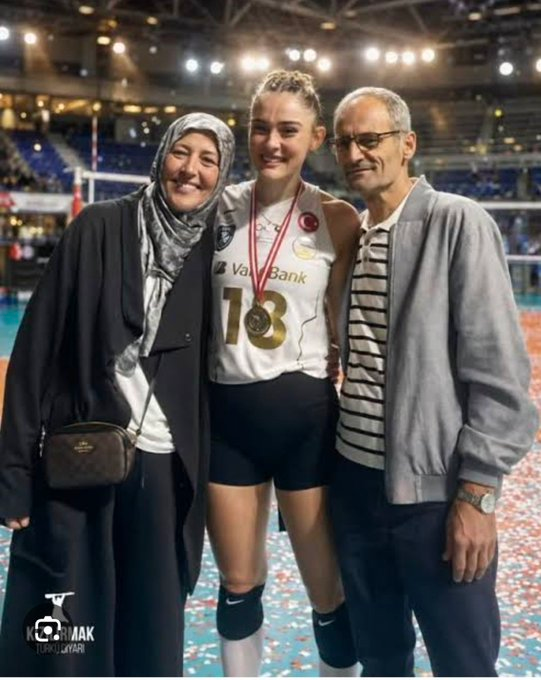 benfelemez's tweet photo. @_1453_2016 @cavusoglu_nisa @VakifBankDestek @VakifBank @RTErdogan lan karpuz kafa. bu ne o zama? https://t.co/sPs95jfme2