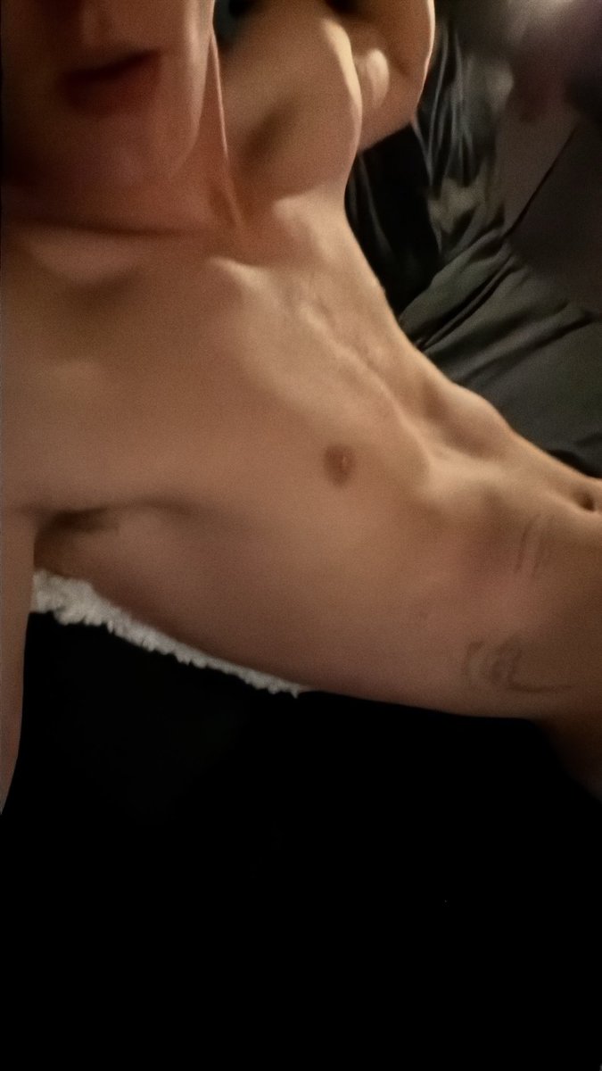 nodfq0xt's tweet photo. Need a pretty #femboy in my DMs rn. https://t.co/ViowjyGn16