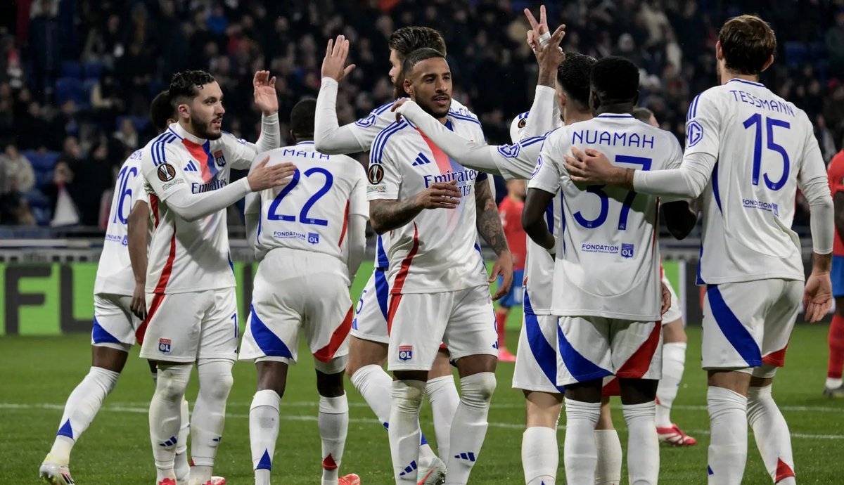LeRaleurFR's tweet photo. À vrai dire, je pense que l'effectif de l'OL sur le flanc droit, au milieu de terrain et en attaque est bien plus solide que la saison dernière.
#TeamOL #MercatoOL https://t.co/ffggtGp2NA