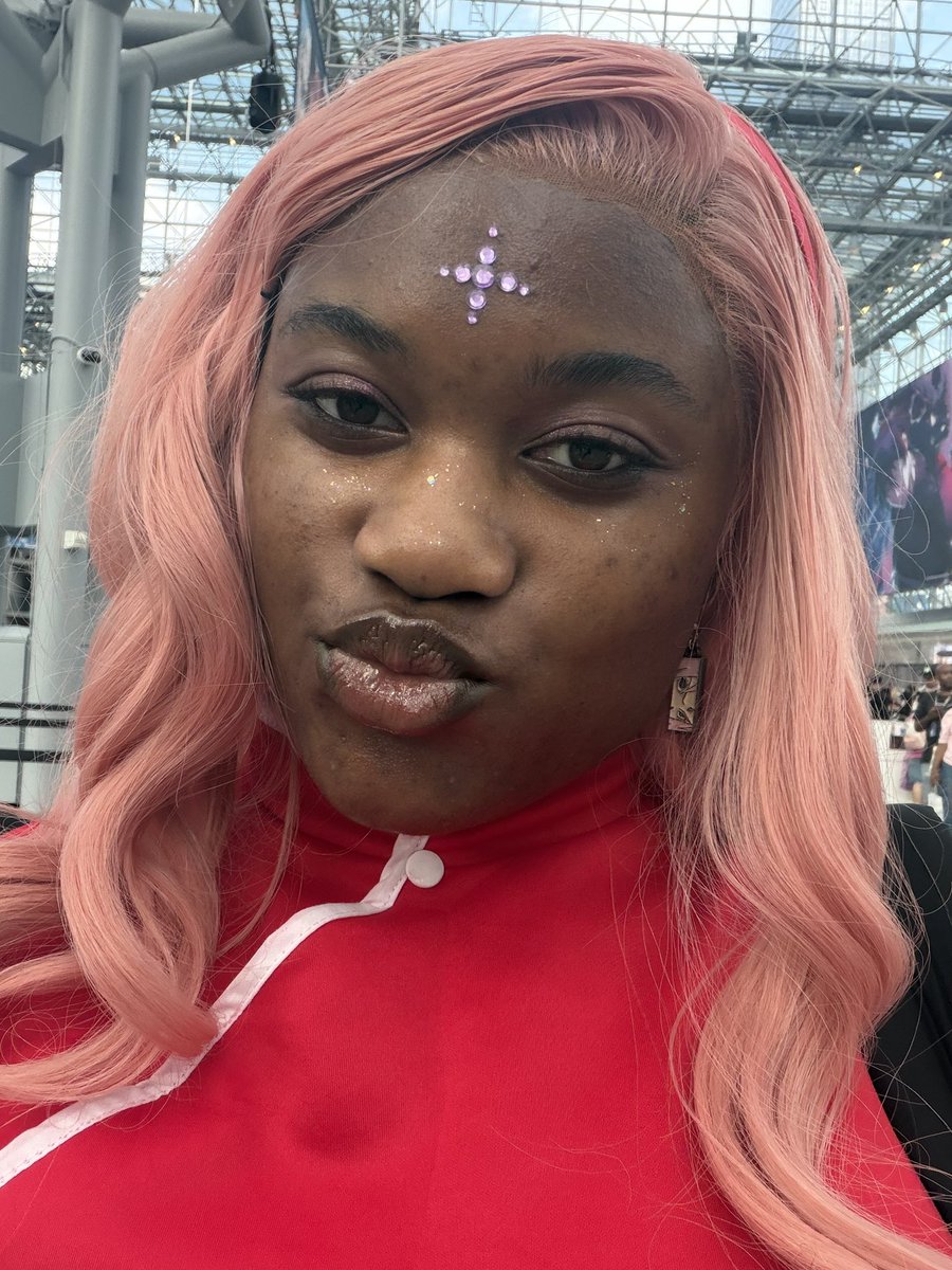 generisyd's tweet photo. I’m Sakura Haruno!!🌸👊🏾 #AnimeNYC https://t.co/irxKtaexDO