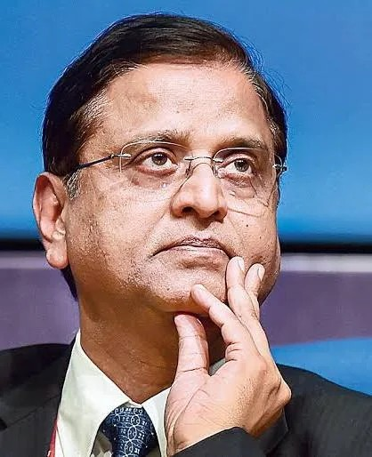 KT_2799's tweet photo. 1. Subhash Chandra Garg 
2. Subhash Chandra 
Dono hi Economics ko lekar charcha me hai ek @subhashchandra unki khud ki economical Condition kharab hone ke wajah se charcha me hai.
@Subhashgarg1960 Desh Ki Economical Condition kharab hai batane ke liye charcha me hai. https://t.co/374dwRLfmw