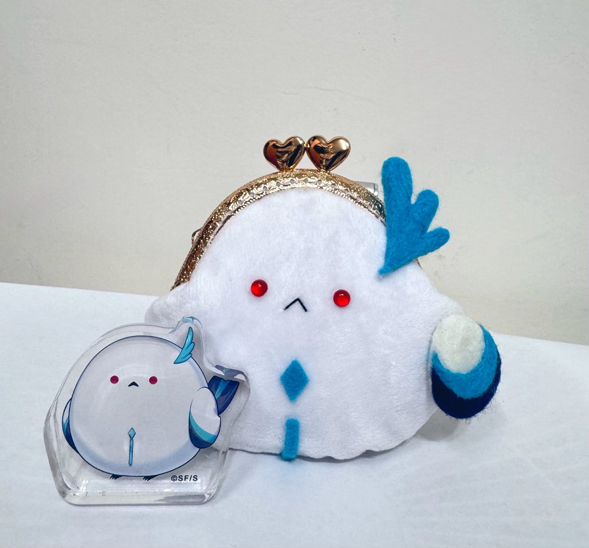 Bunnyx2__916's tweet photo. 最近開始學習如何做口金包～
畫版型覺得超級有趣,不同角度畫出來的成品完全不一樣好神奇(*●⁰ꈊ⁰●)ﾉ
選了白色的布加上一點��飾就變成這樣了
(*σ´∀`)σ

#萊哩萊 https://t.co/rFS8KpQvFf