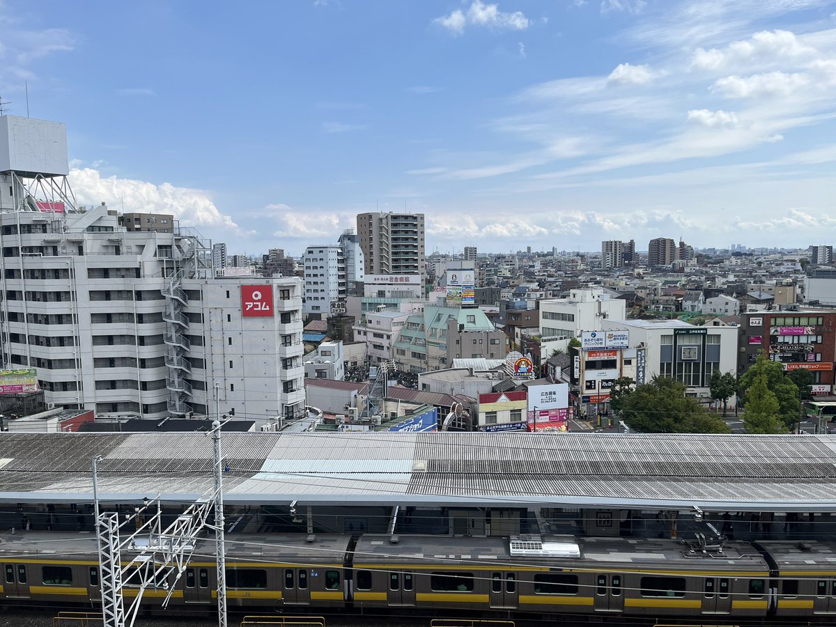 robins_mario's tweet photo. 小岩のヨーカドー
もうすぐ閉店で屋上解放してるとの事で行ってきました。
屋上に上がるのは子供の頃以来なので遊びに来てた時のゲームや遊具はなく、広々としてました
この機会でなければずっと在ると思っていて、日常。
なんとも懐かしく寂しい…
忘れてたあの頃を思い出します😭 https://t.co/63Xf6Jkj0t