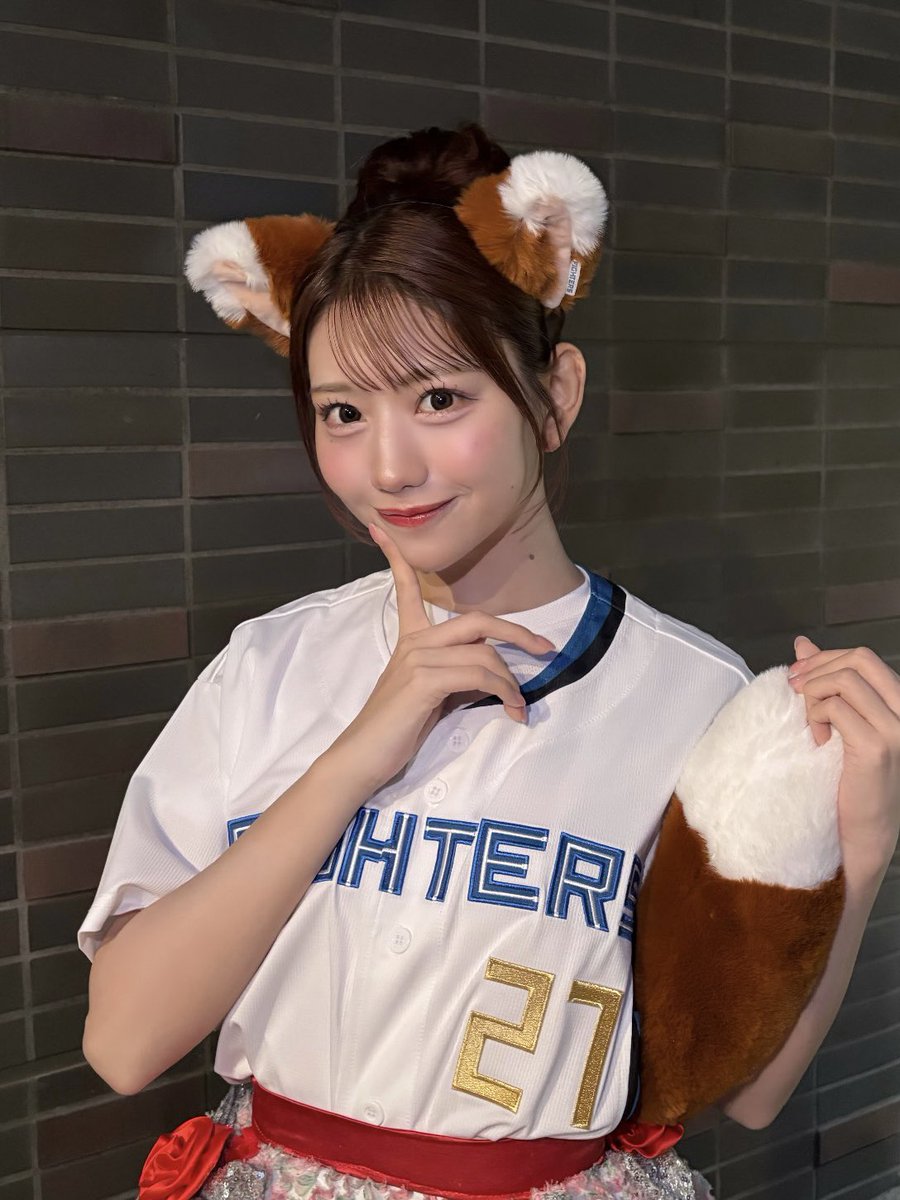 mayumi_ss1227's tweet photo. ファイターズ × TOMAKOMAI MIRAI FEST 2026
ありがとうございました⚾️🔥

すいすてパフォーマンスにて ファイターズさんの応援をさせてもらいました！🦊🤘✨️✨️
⁡
灼熱した試合に、気づいたら私もたくさん声出しても応援してました！選手の皆様、応援に来ていた皆様 お疲れ様でした！！😸🎶 https://t.co/aH2ibktMWm
